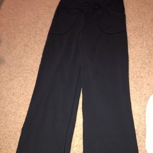 loose black lululemon joggers